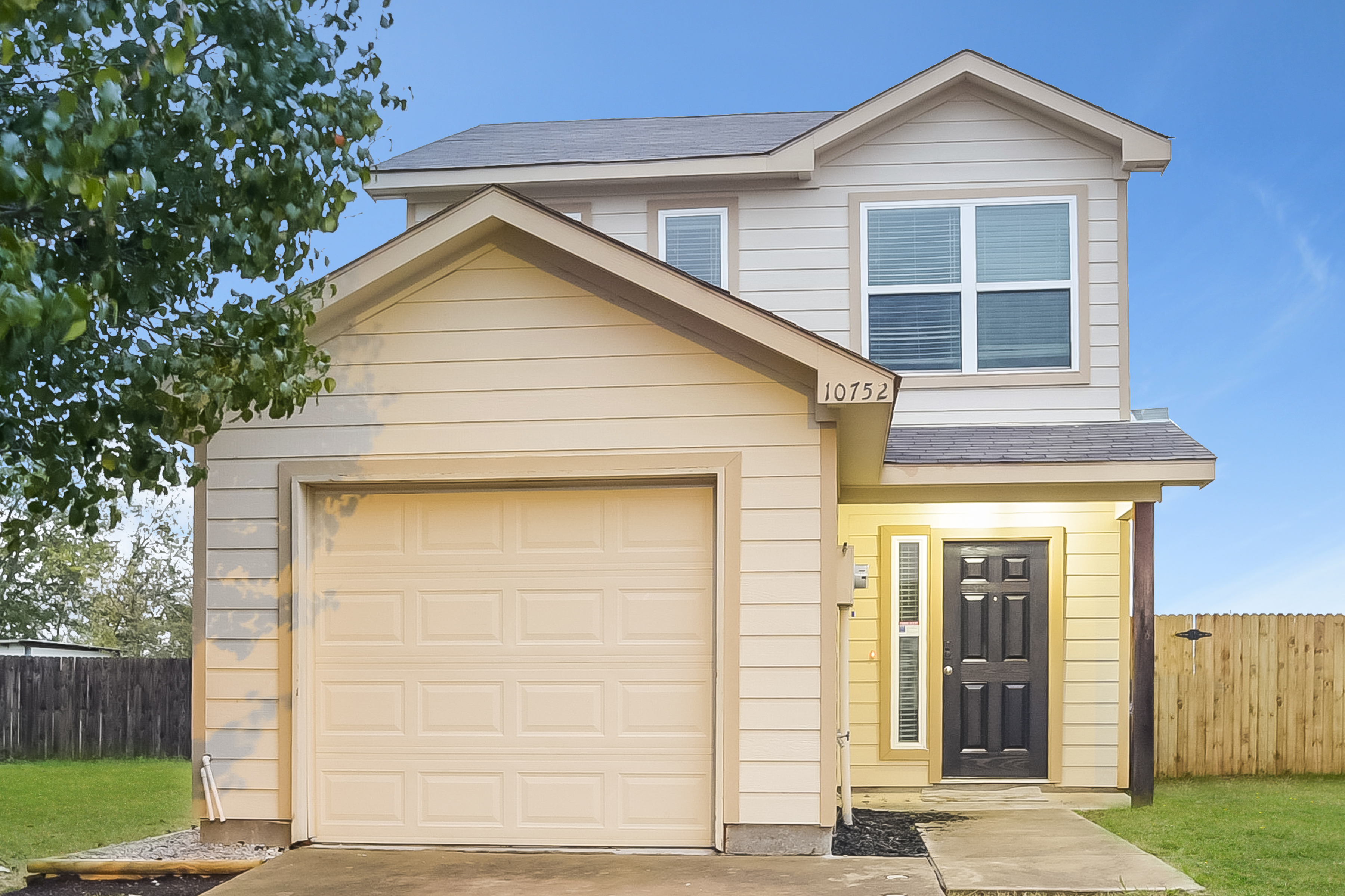 10752 MANY OAKS DR FORT WORTH, TX 76140